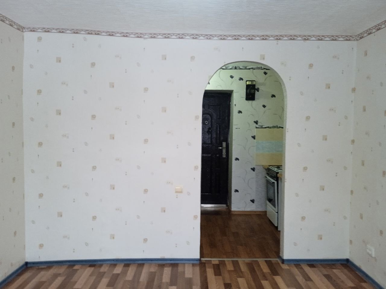 Продам малосемейку. 26й квартал (Городок ОР) Общая площадь 17,9 м². 2й этаж. Квартира не угловая, теплая. В квартире имеется Ванна, Бойлер (новый). Поменяна: разводка в ванной, стояк отопления, радиатор в комнате. Рядом школа, Садик. Загс, транспортная развязка, магазины. Квартира без долгов, прописанных нет....