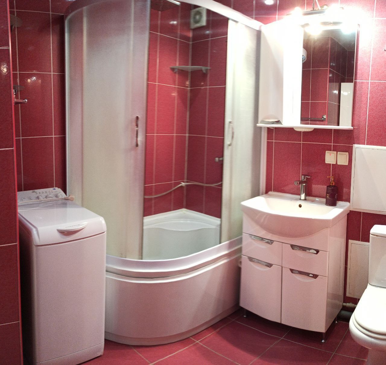‼Продам 2-ком. квартиру на ка. Щербакова. 5/5 эт., 61/42/6м². АВТОНОМНОЕ отоп-е. Улучшенная планировка (узаконена). Ремонт делался для себя. Отличное, жилое состояние. Кондиционер в каждой комнате, м/п окна, разводка, эл/проводка медная . Балкон застеклён. Мебель и техника остаются. Квартира утеплена. Есть «б...