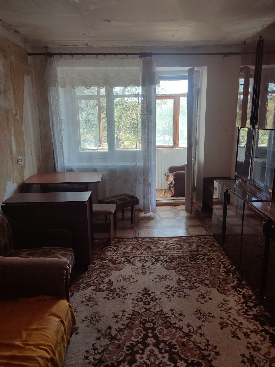 !!!! Продам 1- комнатную квартиру квартал Волкова город Луганск, 2/5 эт., пл. 31 кв.м., кухня 6 кв.м., жилое состояние, частично под ремонт, балкон ( застеклен ). Цена 2 800 000 руб. тел. +79591424483 Елена...