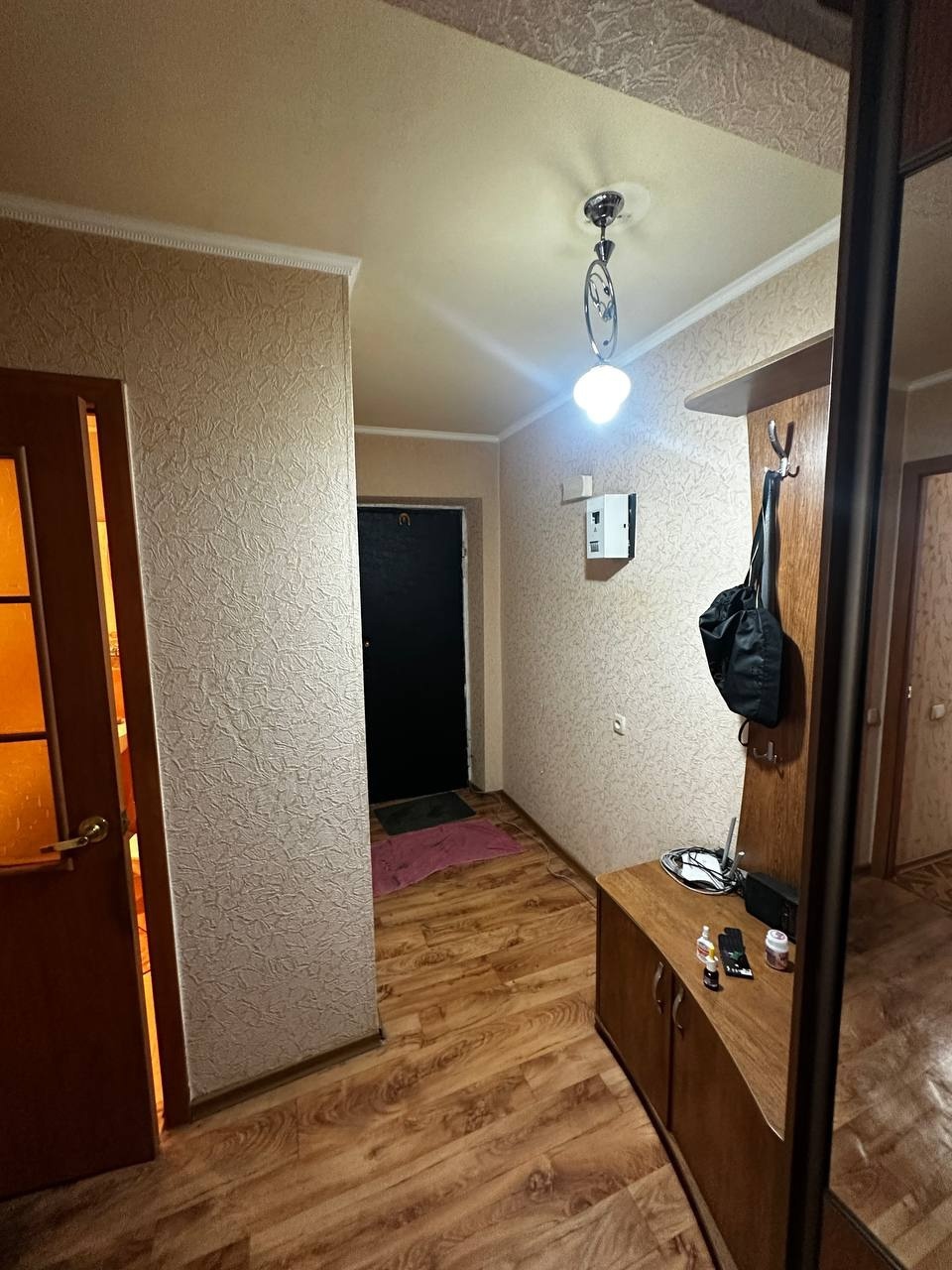 Продаётся 3х комн.квартира на 2этаже 5 этажного дома, 58м2 на Кв.Жукова. Квартира с капитальным ремонтом, не угловая, МПО, 2 комнаты изолированные, одна проходная, с/у совмещённый-кафель, бойлер. Рядом остановка транспорта, магазины, школа, детский садик. Цена 5500000р.т.+7959 148 3775...