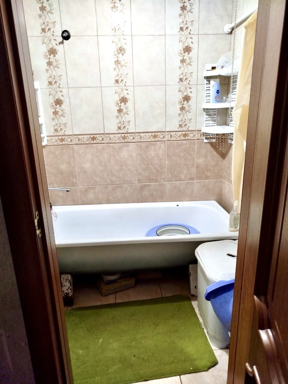 Продается 3-х комнатная квартира, г. Краснодон, 8/9, 64 м кв. Комнаты изолированные, с капремонтом, автономное отопление. Продажа с мебелью и техникой . Цена 3500000 руб. Тел +78595630642 Ольга....