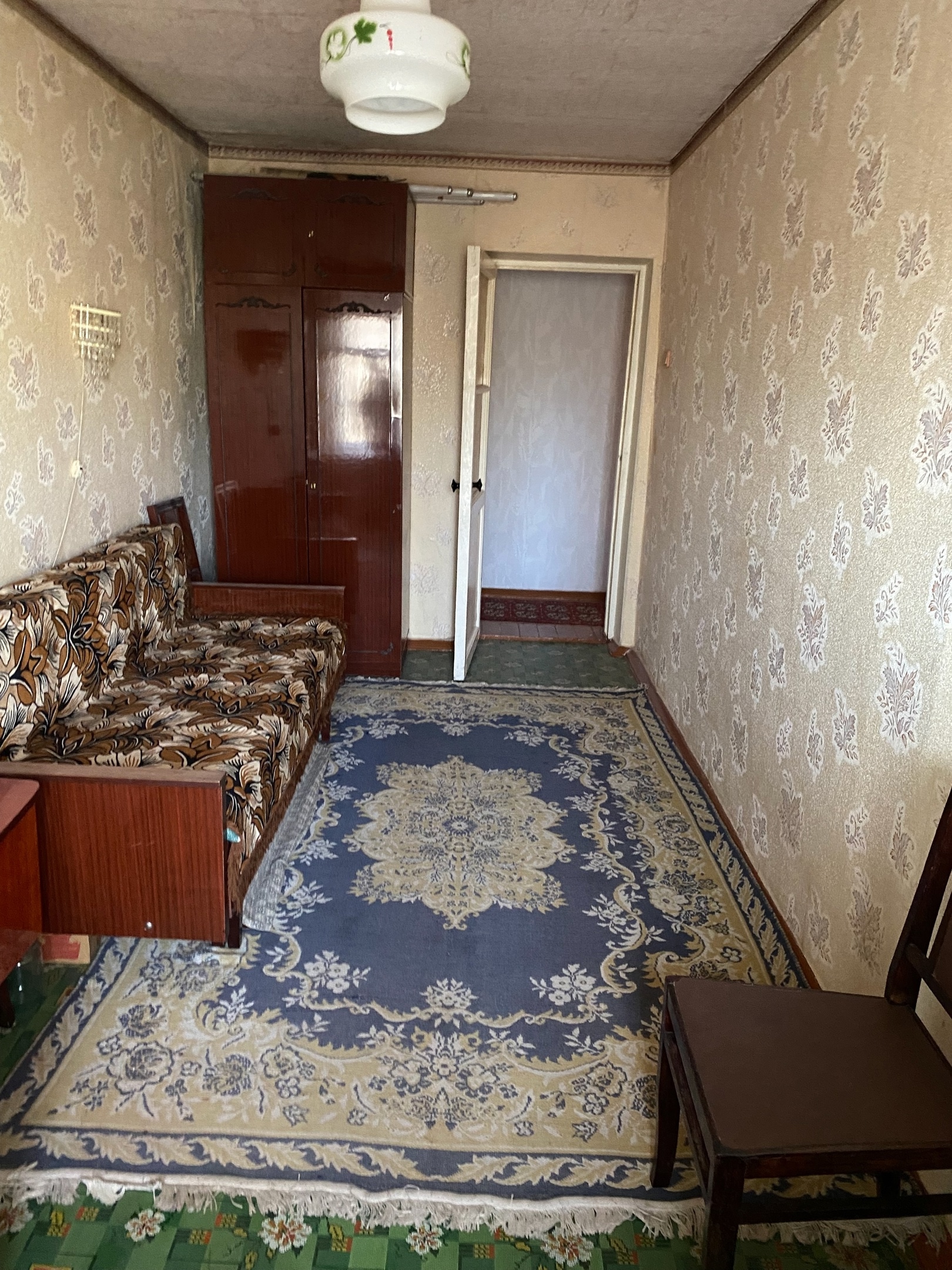 пгт. Горняцкий Продаётся 3-х комнатная квартира с автономным отоплением по улице Гагарина, район ( пятачка). 3-этаж / 4-этажном доме. Общая площадь 57 кв.м. , кухня 5,2 кв.м. Окна дерево, балкон ( остеклён деревом) , двухконтурный котёл, новые радиаторы, входная железная дверь, кладовая, санузел раздельный, в...